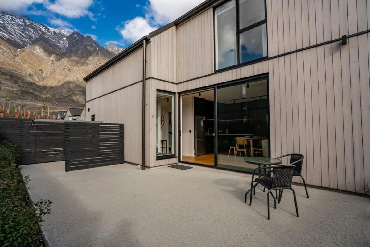 Nestled Below The Remarkables Квинстаун Экстерьер фото