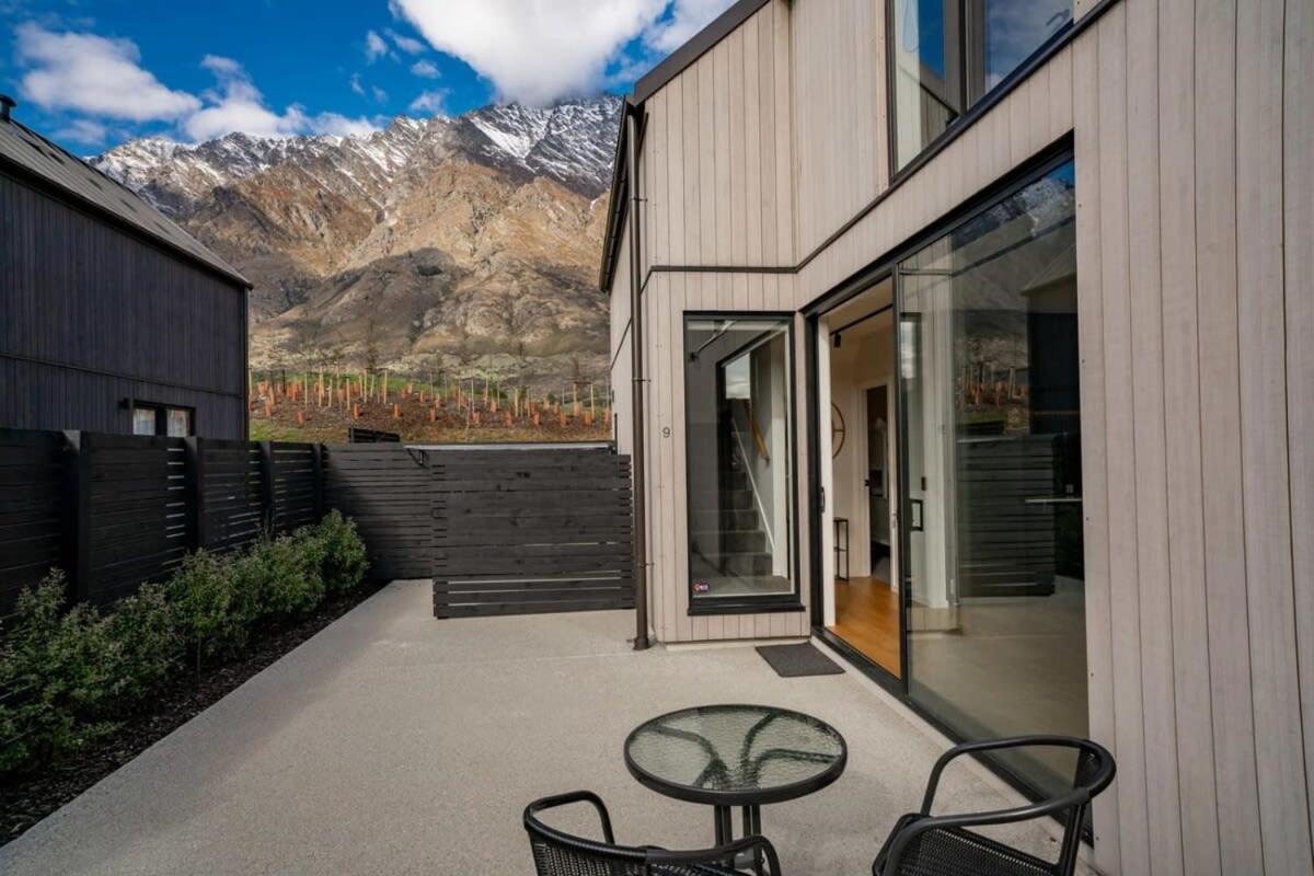 Nestled Below The Remarkables Квинстаун Экстерьер фото