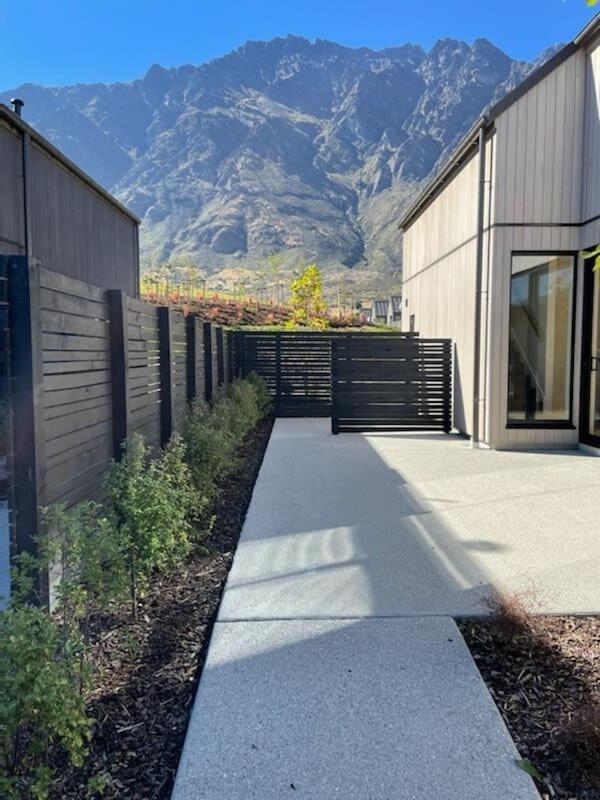 Nestled Below The Remarkables Квинстаун Экстерьер фото