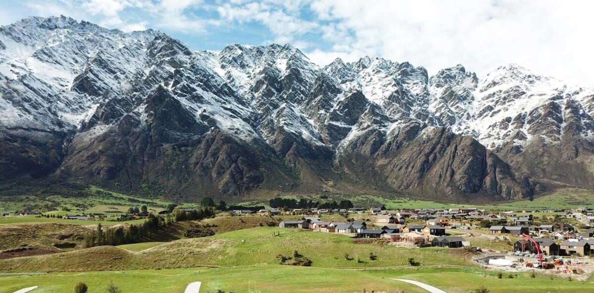 Nestled Below The Remarkables Квинстаун Экстерьер фото