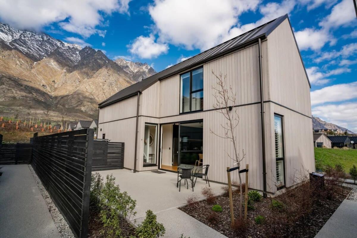 Nestled Below The Remarkables Квинстаун Экстерьер фото